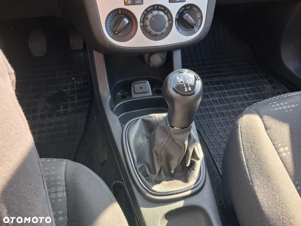 Opel Corsa 1.2 16V Edition / Active - 17