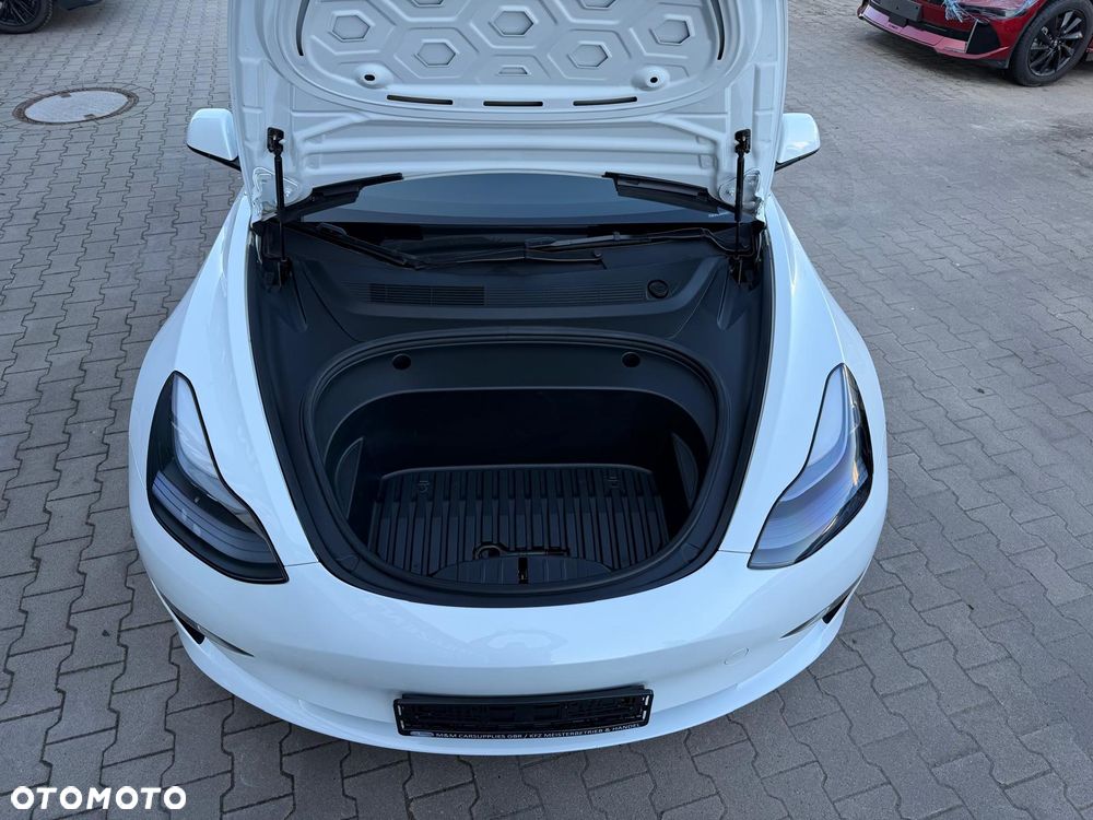 Tesla Model 3 - 10