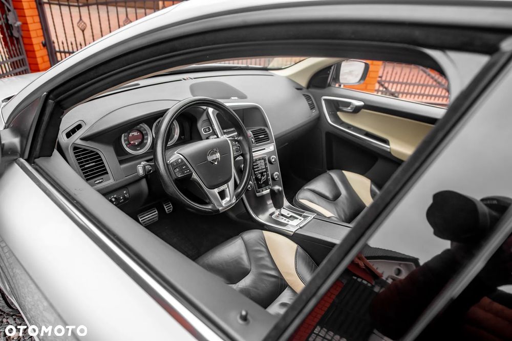 Volvo XC 60 D5 AWD RDesign - 16