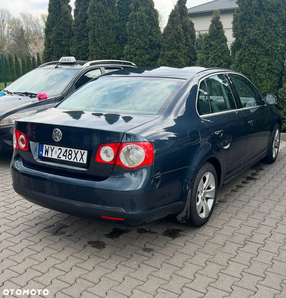 Volkswagen Jetta 1.6 Comfortline - 5