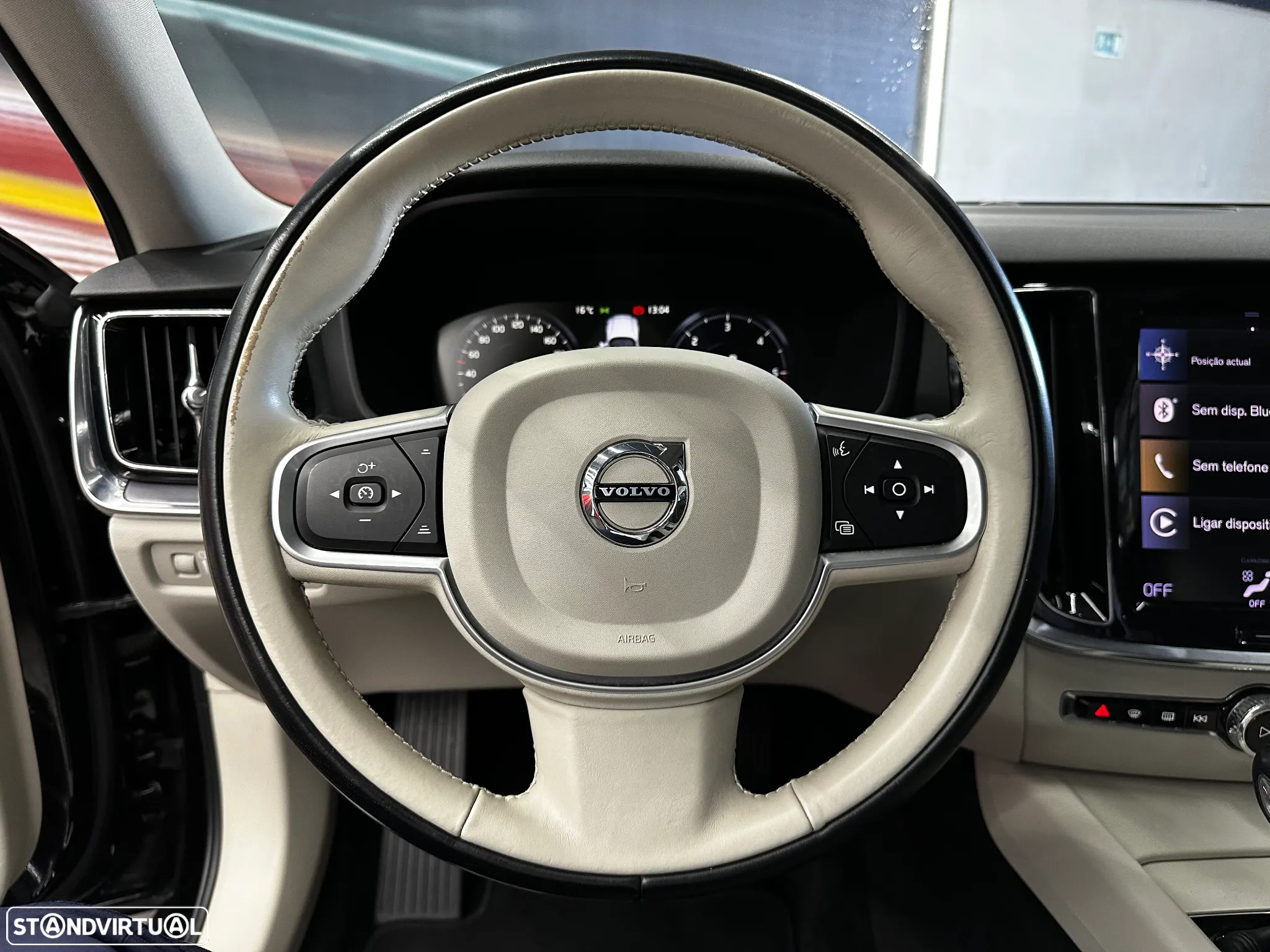 Volvo V60 2.0 D4 Momentum Geartronic - 17