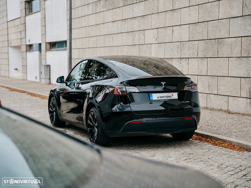 Tesla Model Y Long Range Dual Motor AWD - 12