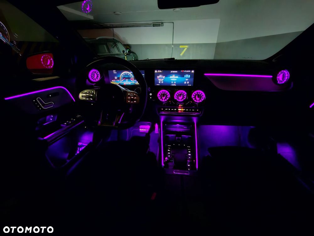 Mercedes-Benz GLA - 31