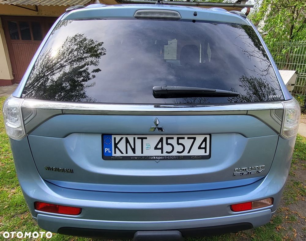 Mitsubishi Outlander Instyle NAVI + - 2