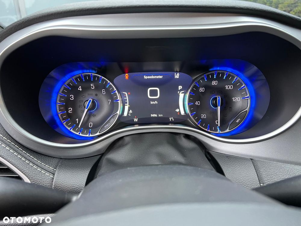 Chrysler Pacifica - 11