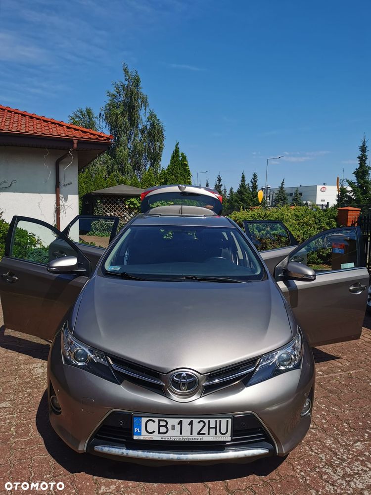 Toyota Auris 1.6 Premium + - 2