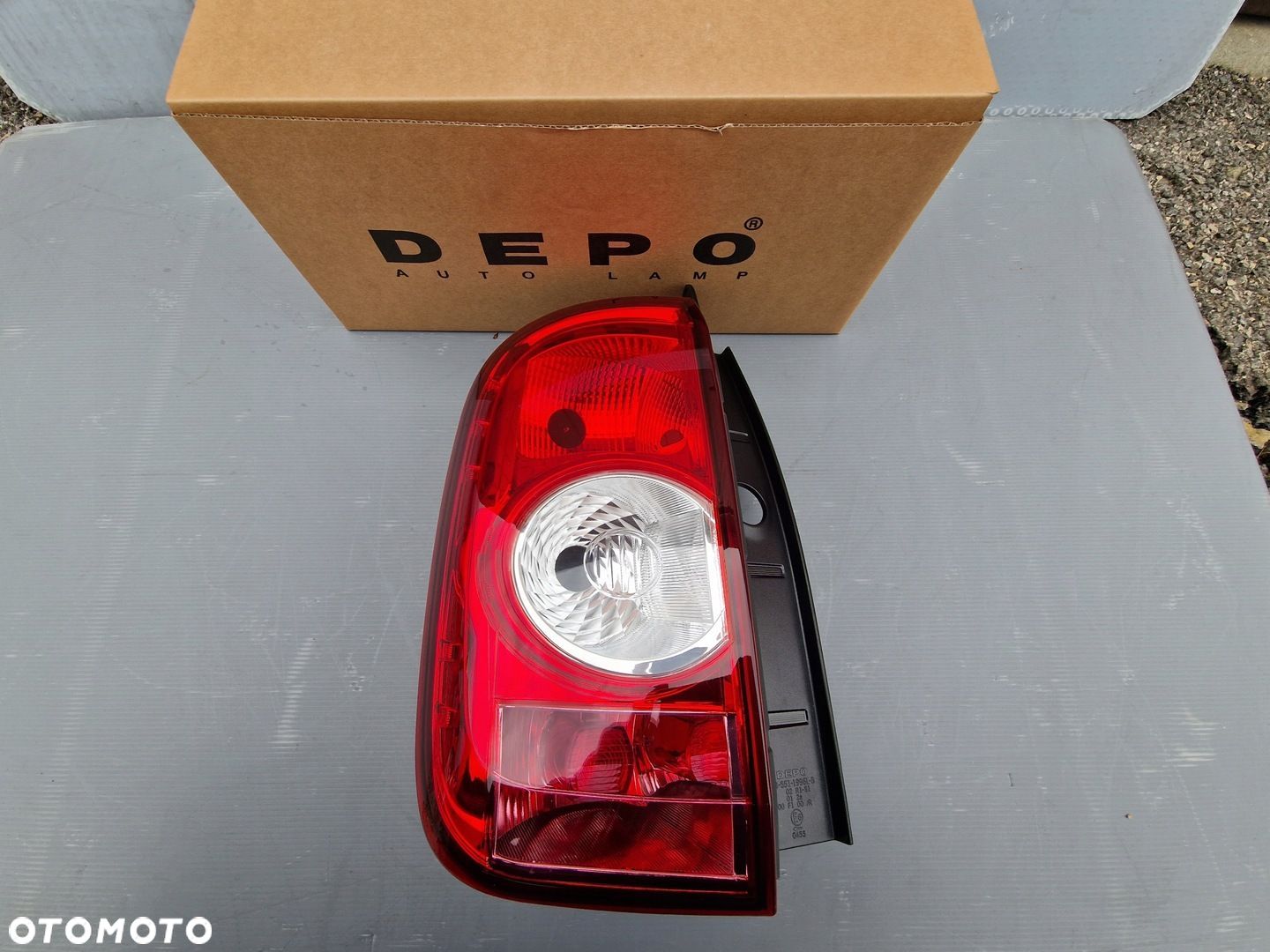 DACIA DUSTER 1 I LAMPA TYLNA LEWA TYŁ 2010-2017 NOWA DEPO - 1