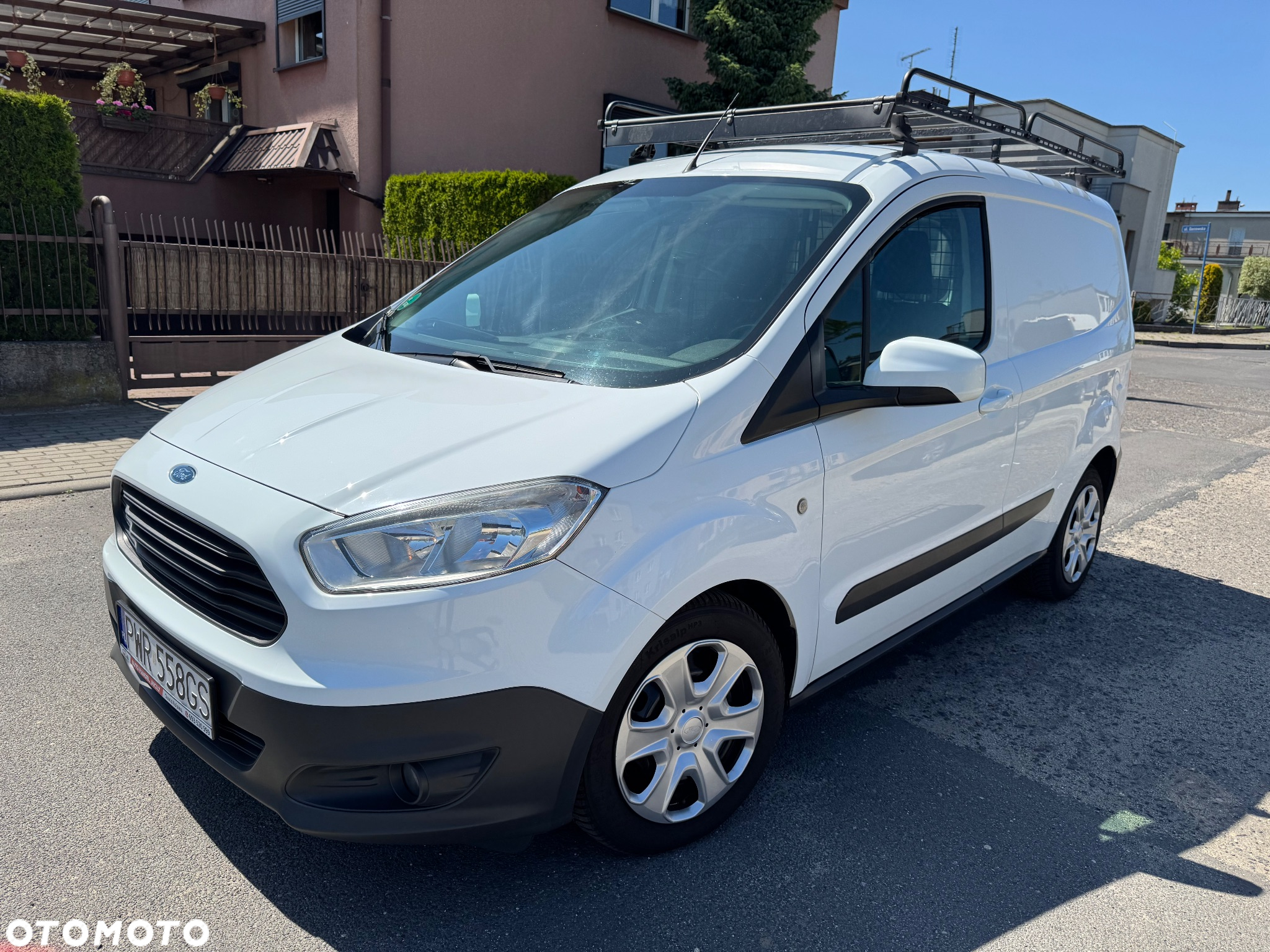 Ford Transit Courier - 21