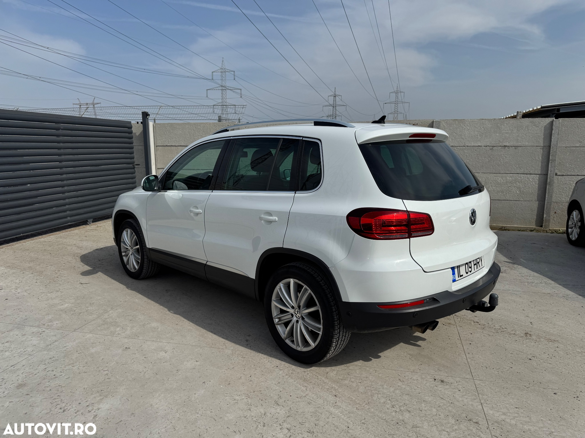 Volkswagen Tiguan 2.0 TDI 4Motion DSG Sport & Style - 3