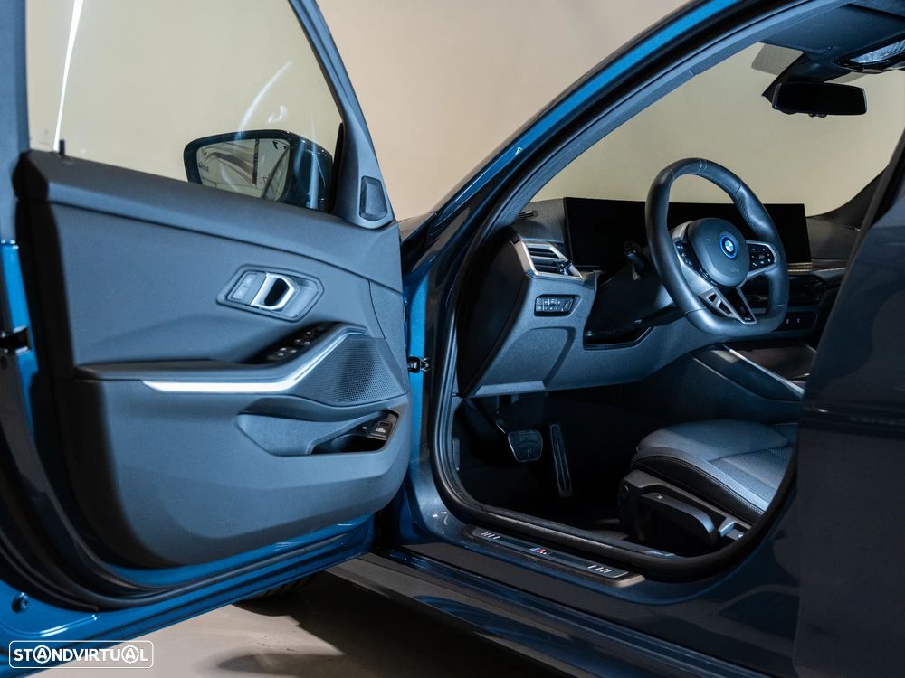 BMW 330 e Pack Desportivo M Auto - 17