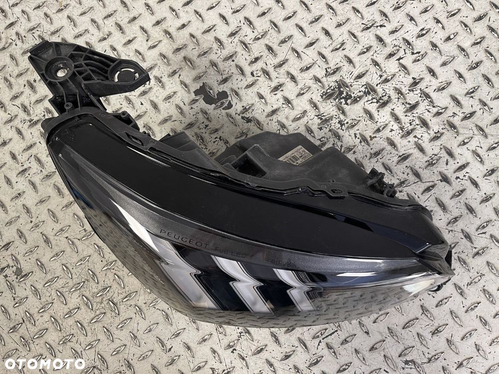 PEUGEOT 208  2 II 2008 II 19- LAMPA PRAWA PRZEDNIA PRZÓD EUROPA  9841641980 - 3