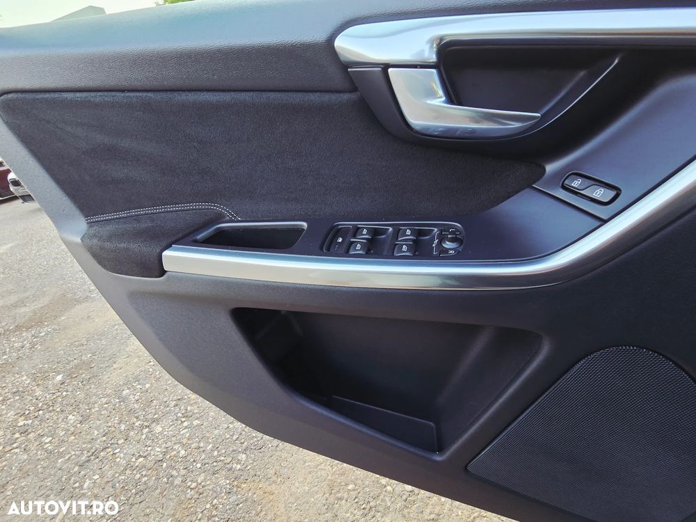 Volvo XC 60 D4 VEA Start-Stop R-Design - 9