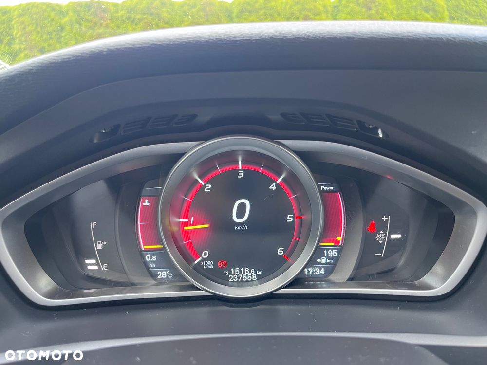 Volvo V40 D2 Drive-E R-Design Momentum - 9