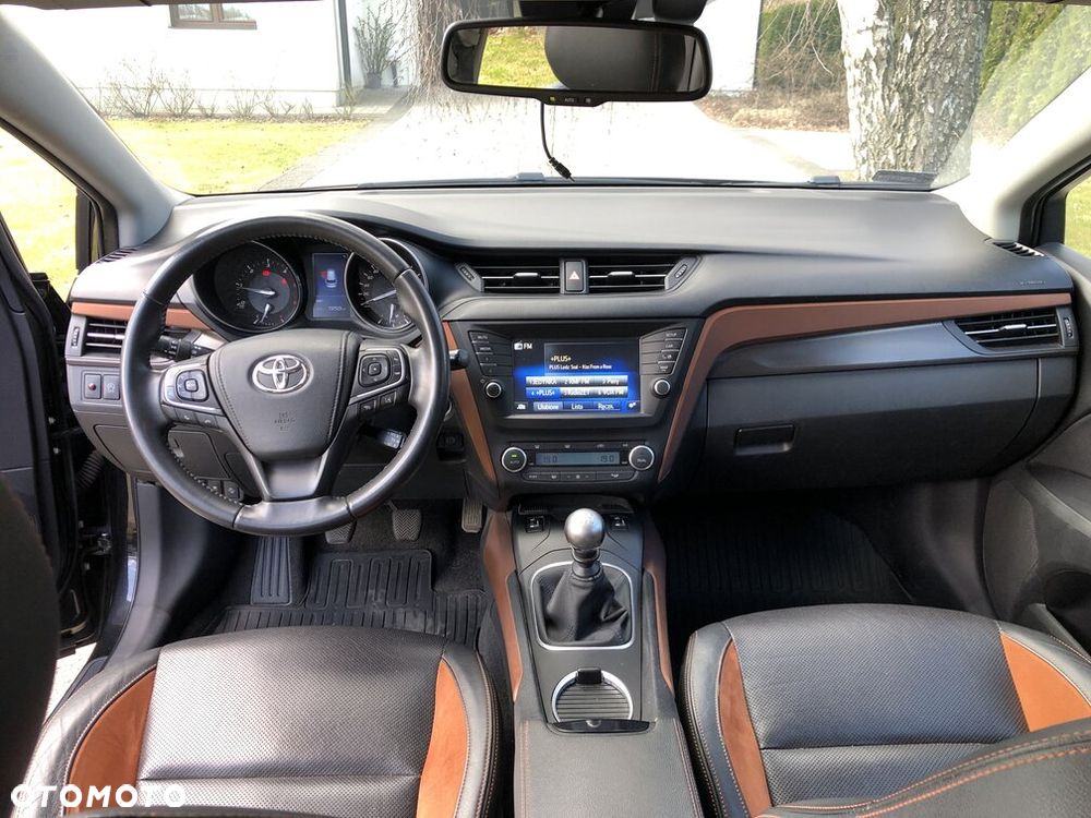 Toyota Avensis 2.0 D-4D Premium - 12