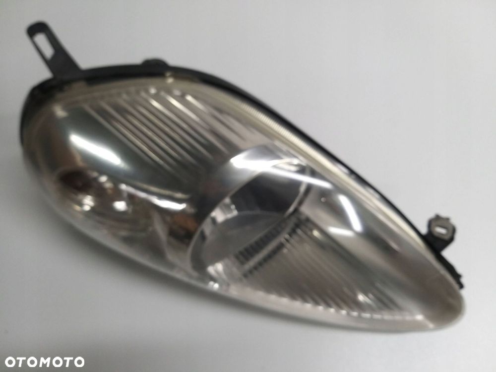 fiat grande punto lampa prawy przód przednia 06r- - 2