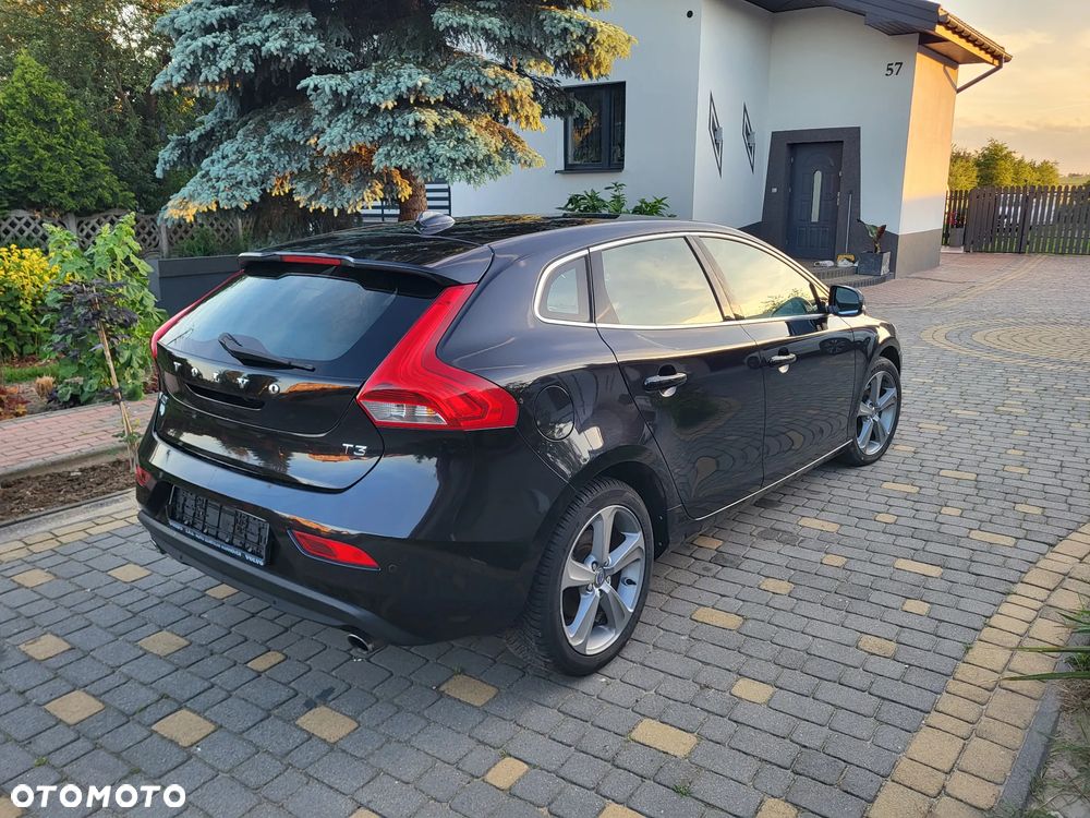 Volvo V40 T3 Momentum - 18