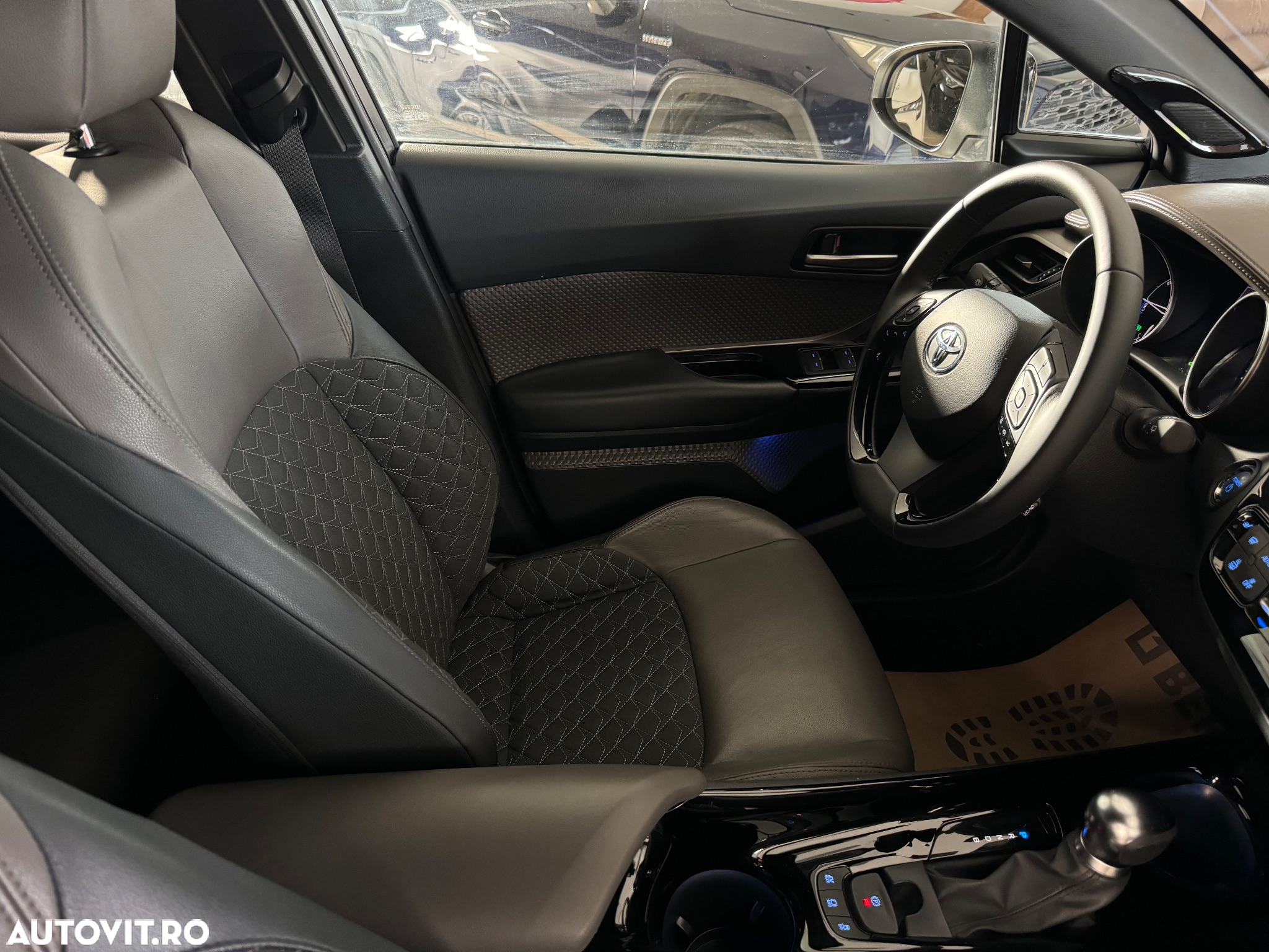 Toyota C-HR 1.8 Hybrid Black&White - 22