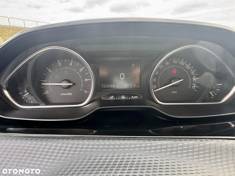 Peugeot 2008 1.2 Pure Tech Allure S&S EAT6 - 11