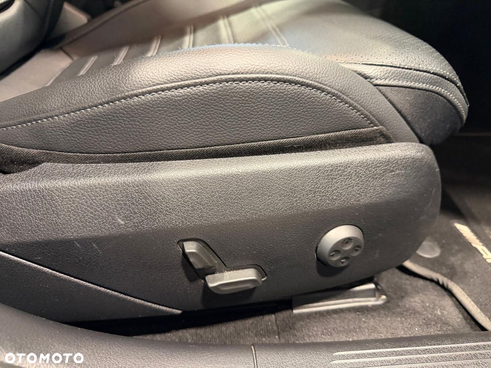 Mercedes-Benz Klasa C 300 e 9G-TRONIC AMG Line - 19