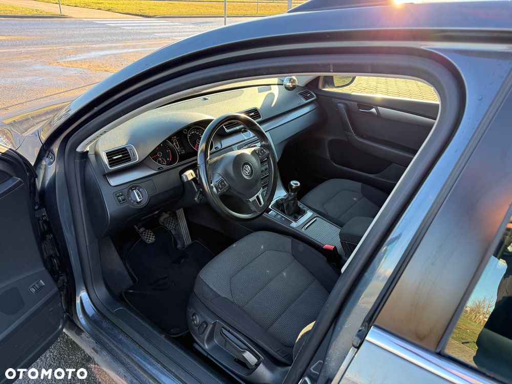 Volkswagen Passat 2.0 TDI BlueMotion Technology Comfortline - 12