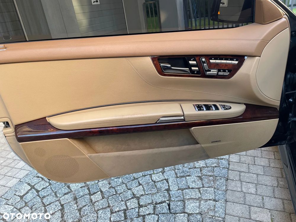 Mercedes-Benz CL 500 4-Matic BlueEff - 25