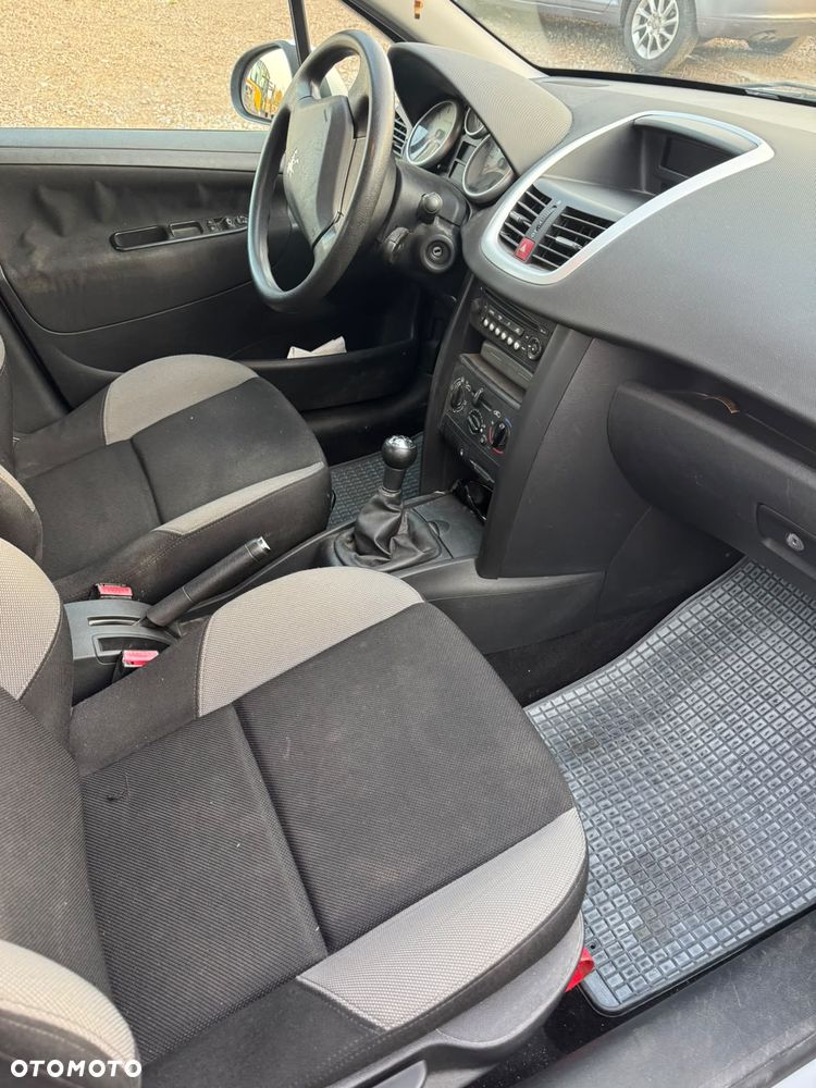 Peugeot 207 - 12
