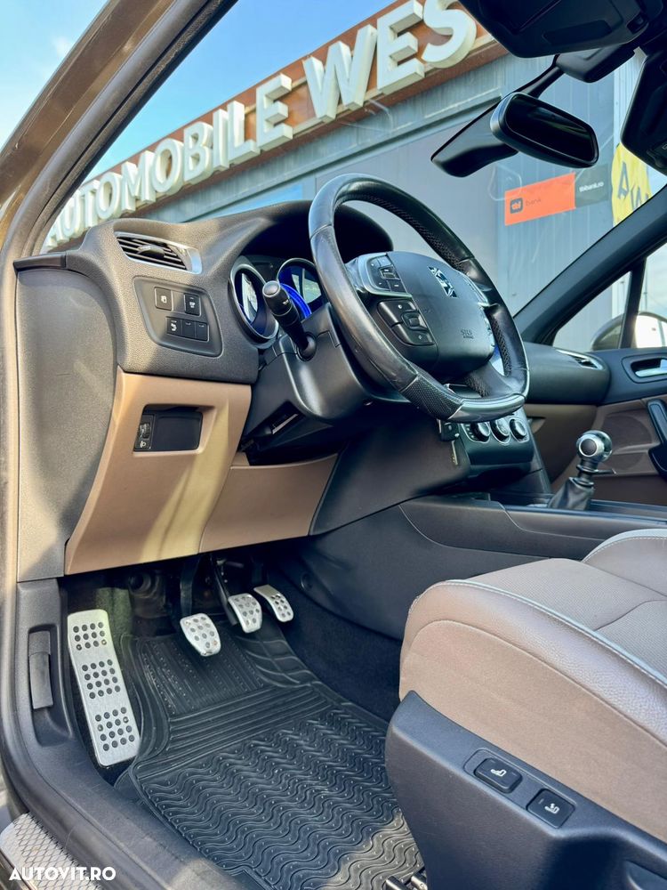 Citroën DS4 HDi 110 SoChic - 9