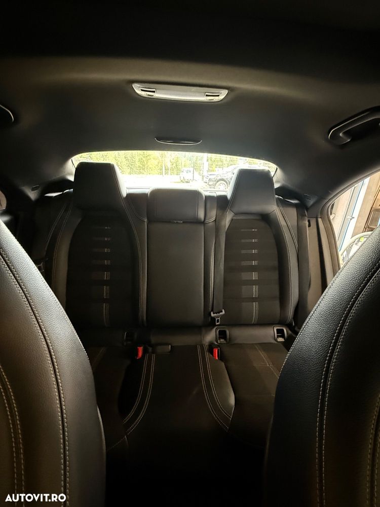 Mercedes-Benz CLA 180 Standard - 11