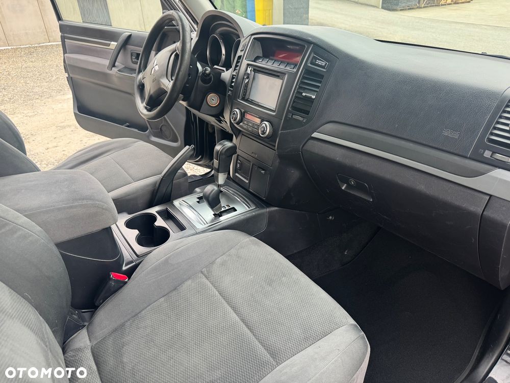Mitsubishi Pajero - 14