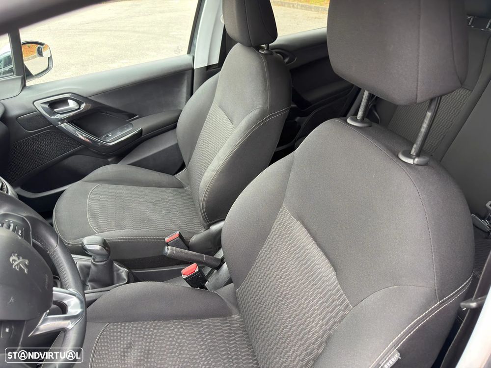 Peugeot 208 1.6 BlueHDi Style - 15