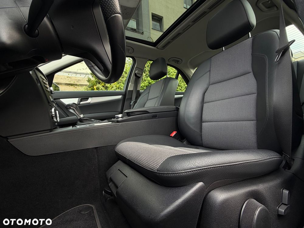 Mercedes-Benz Klasa C 250 CGI Automatik BlueEFFICIENCY Avantgarde - 26