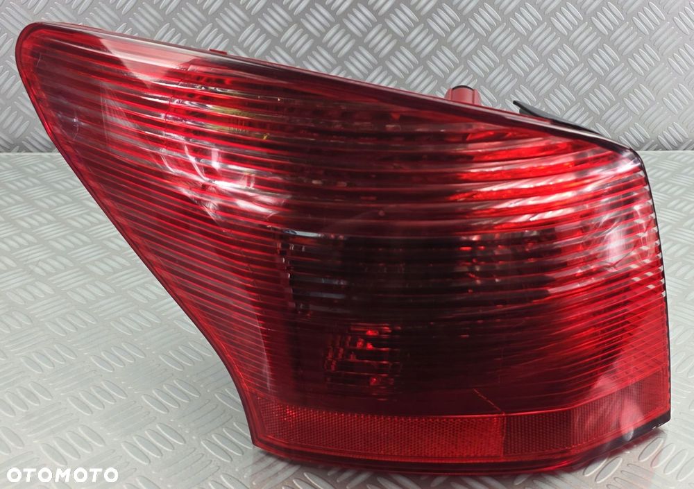 lampa lewy lewa tył tylna w błotnik PEUGEOT 407 KOMBI SW 2004-2008 EUROPA - 4
