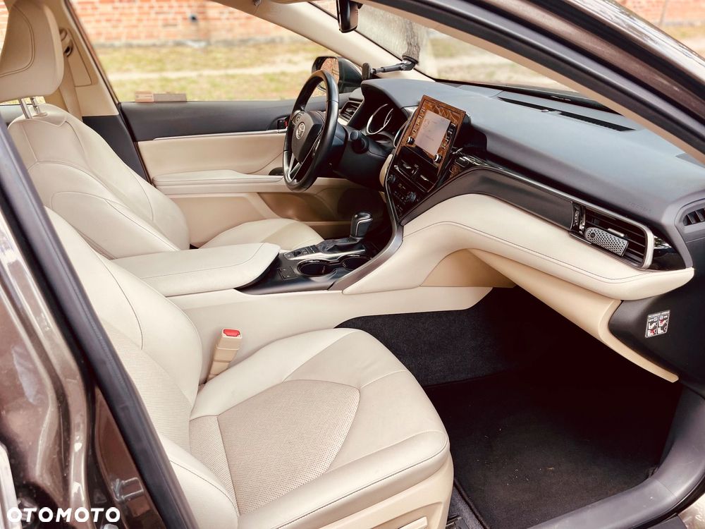 Toyota Camry 2.5 Hybrid Prestige CVT - 17
