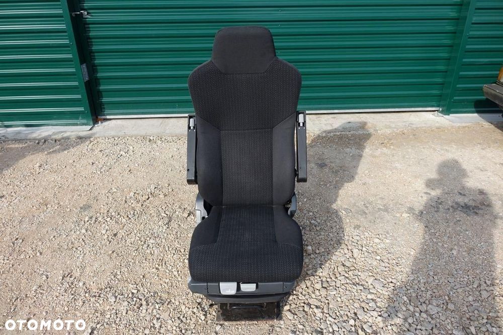 FOTEL KIEROWCY ISRI PNEUMATYCZNY MERCEDES 234242312 - 1