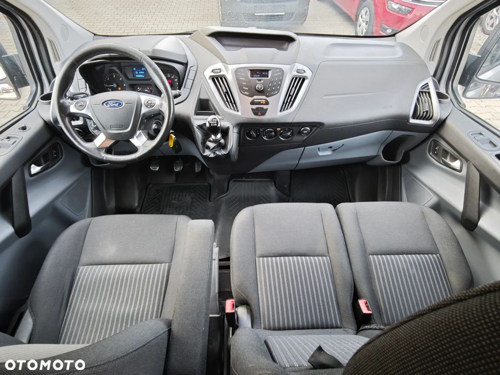 Ford Tourneo Custom - 26