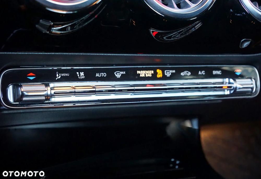 Mercedes-Benz CLA 180 AMG Line 7G-DCT - 37
