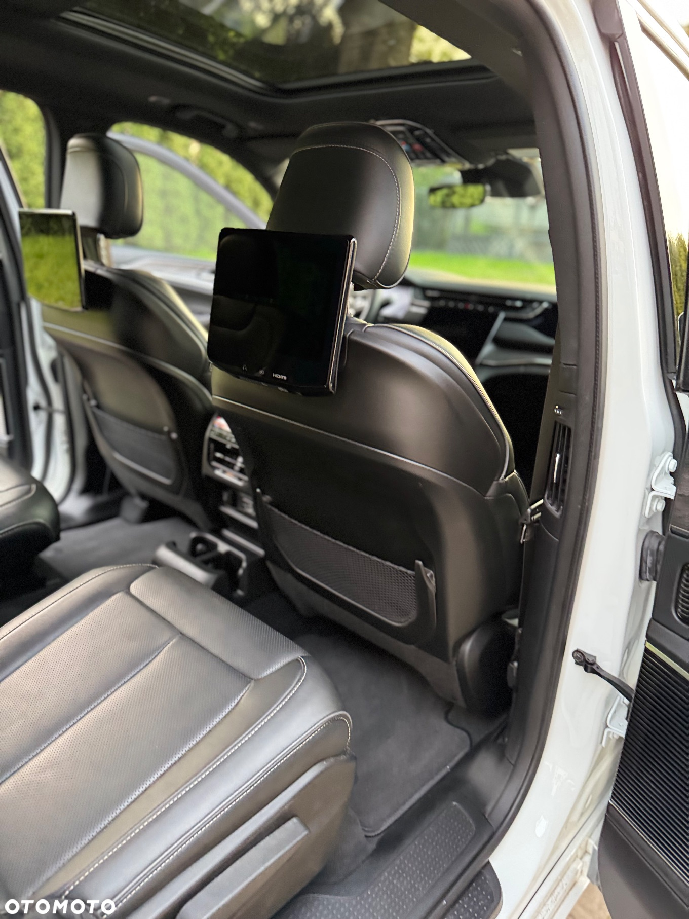 Jeep Grand Cherokee - 29