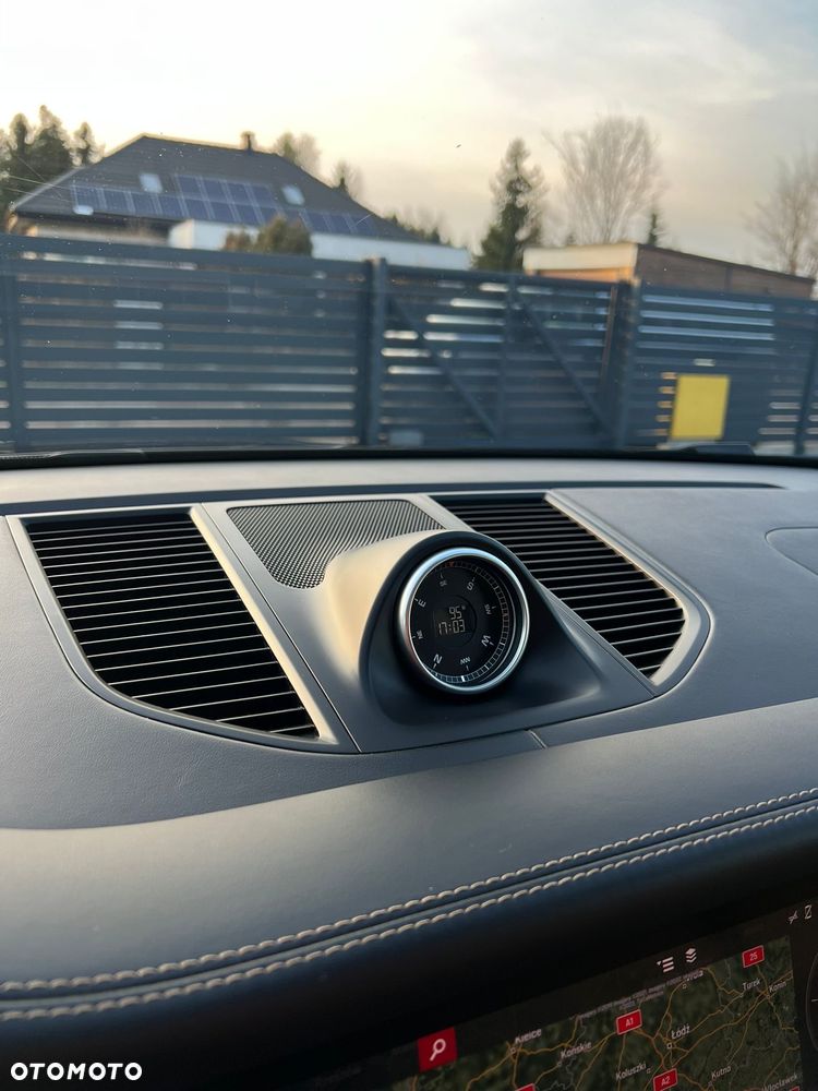 Porsche Macan - 33
