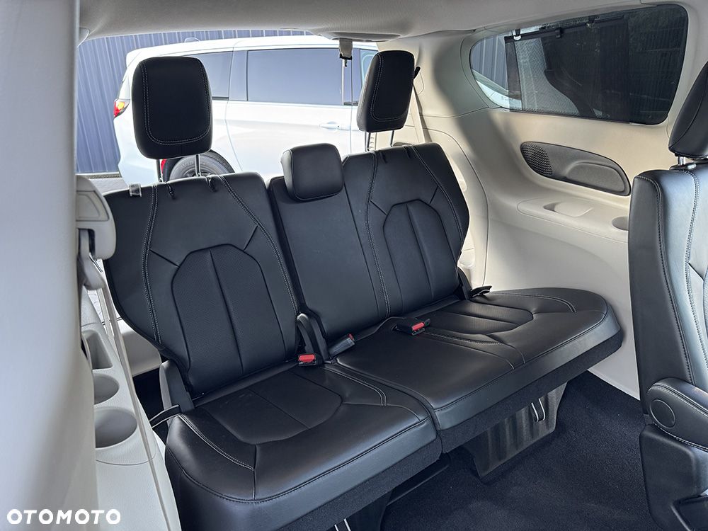 Chrysler Pacifica - 17