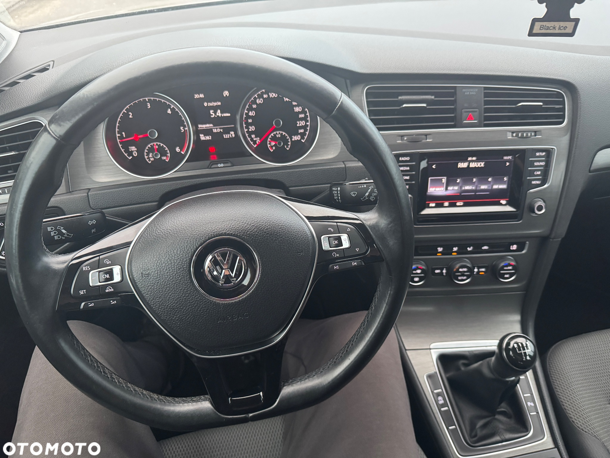 Volkswagen Golf 1.6 TDI BlueMotion Technology Comfortline - 16