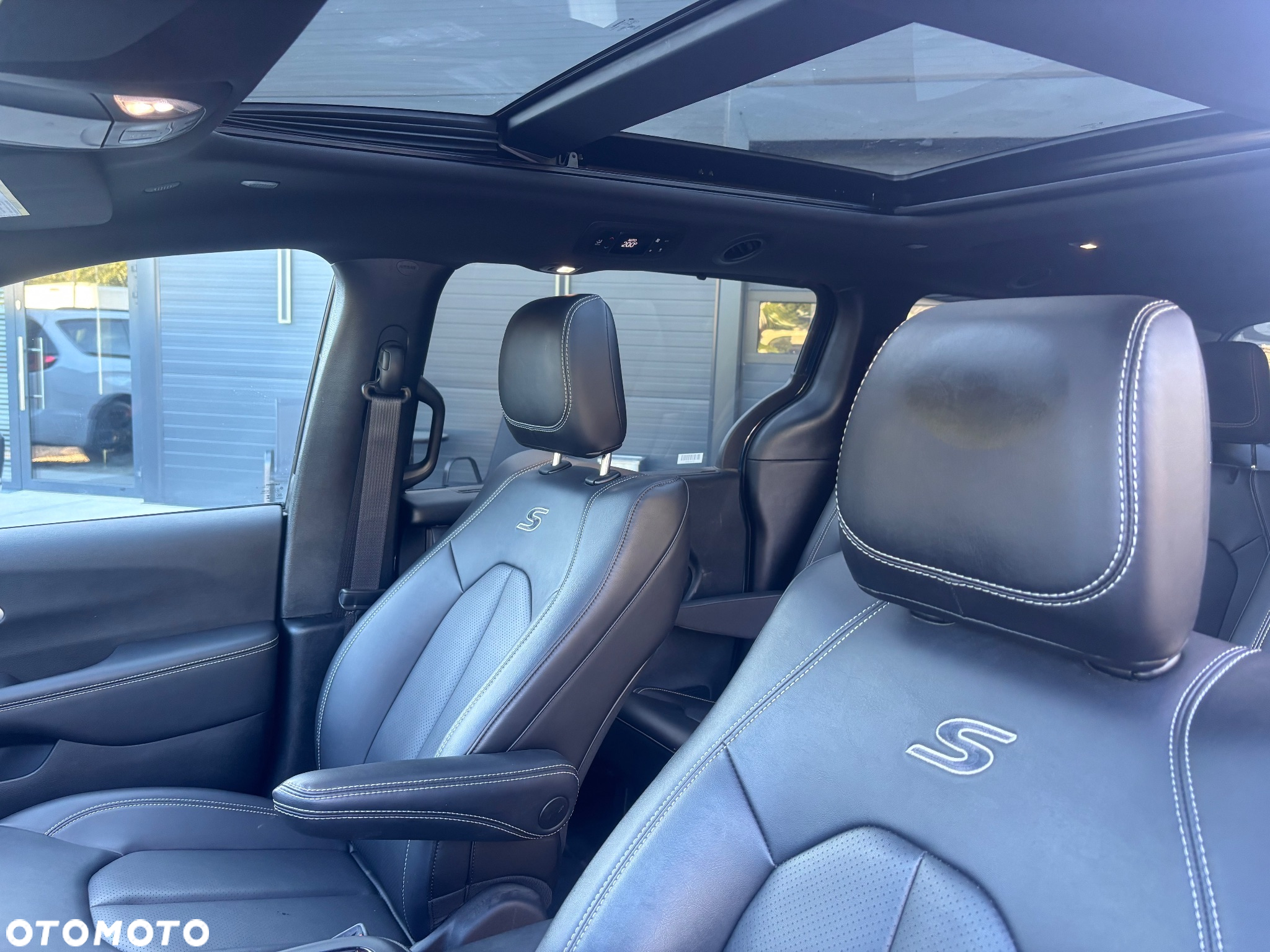 Chrysler Pacifica - 18