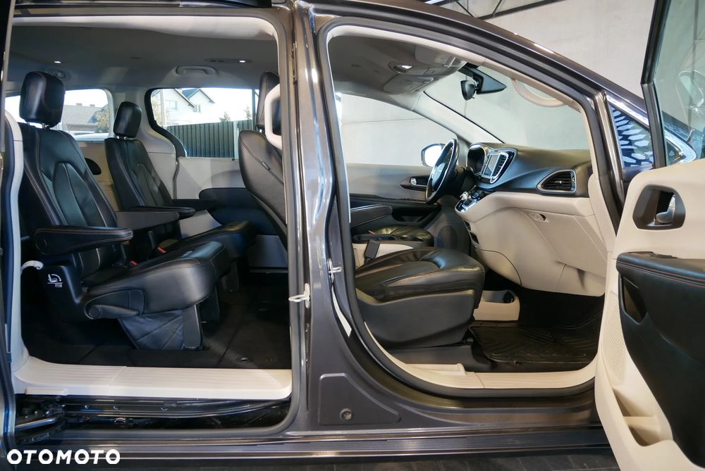 Chrysler Pacifica - 9