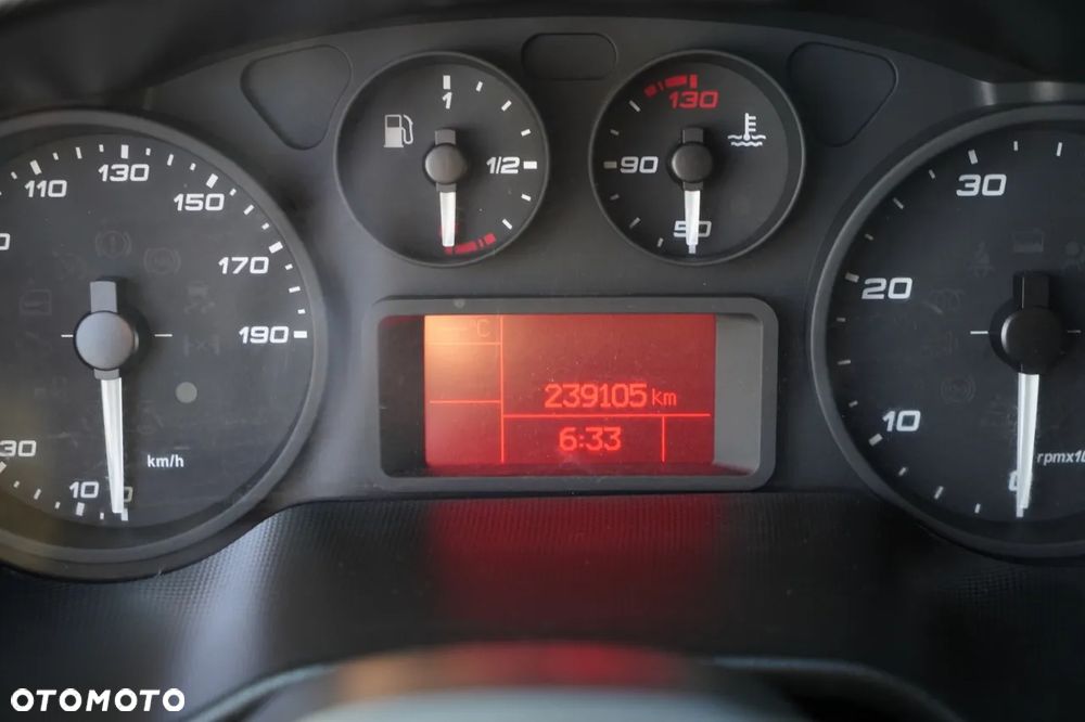 Iveco DAILY 35-140 / BRYGADÓWKA / 7 MIEJSC / BLASZAK / FURGON / SPROWADZONY - 37