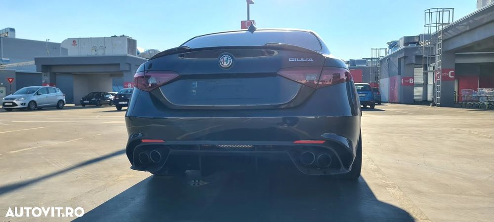 Alfa Romeo Giulia 2.9 Turbo RWD AT8 Quadrifoglio - 12