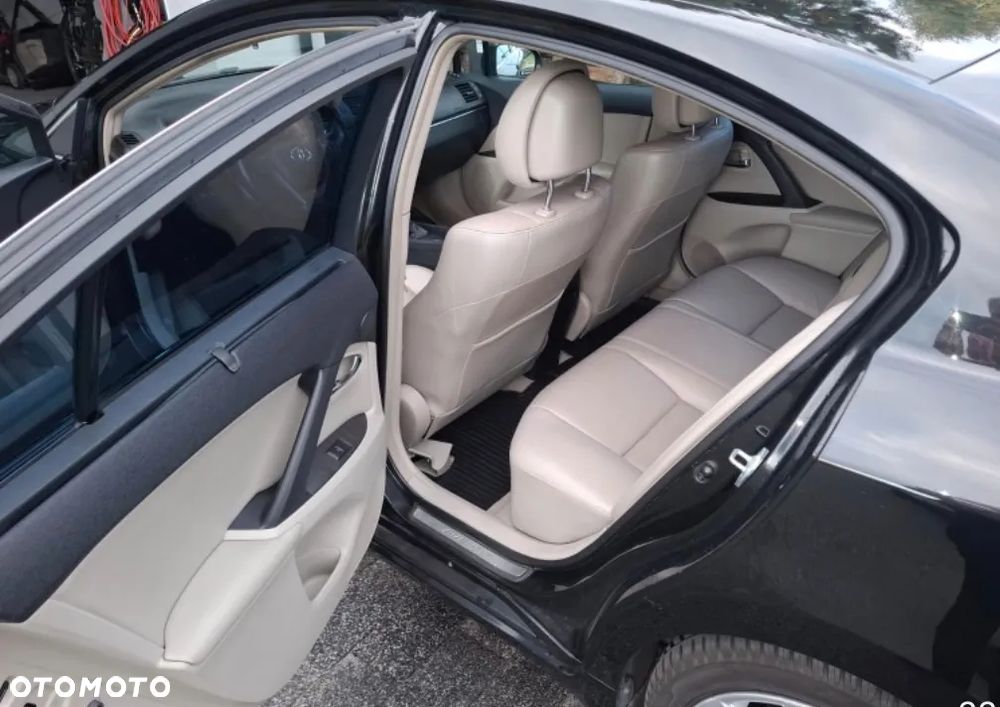 Toyota Avensis 2.0 Prestige - 14