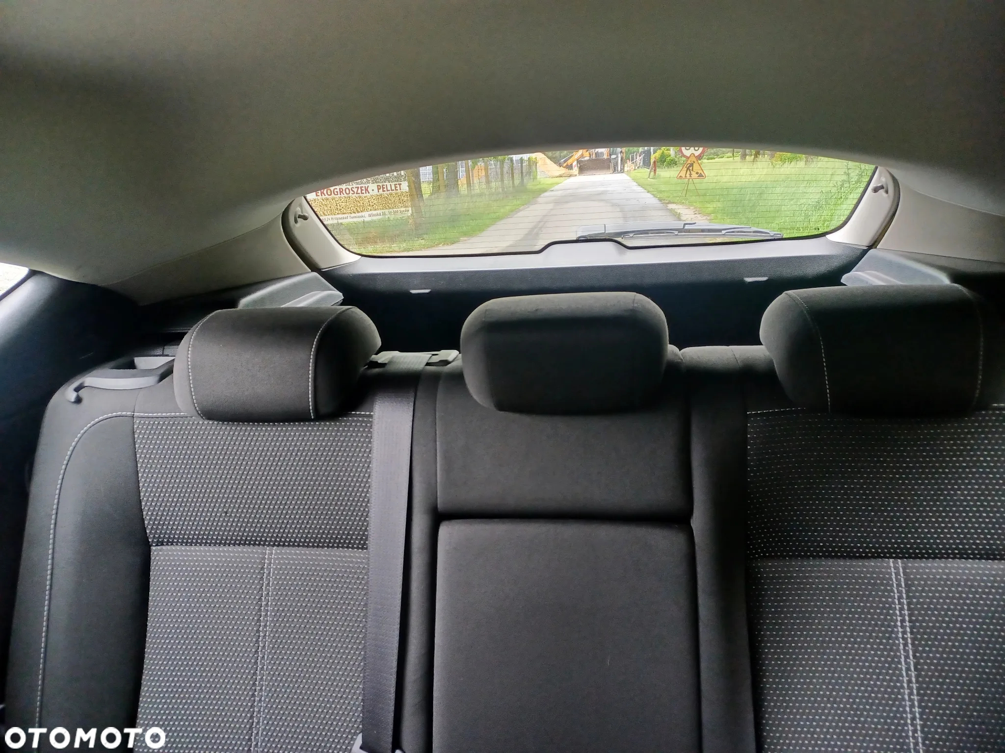Opel Astra GTC 1.6 Turbo Innovation - 23