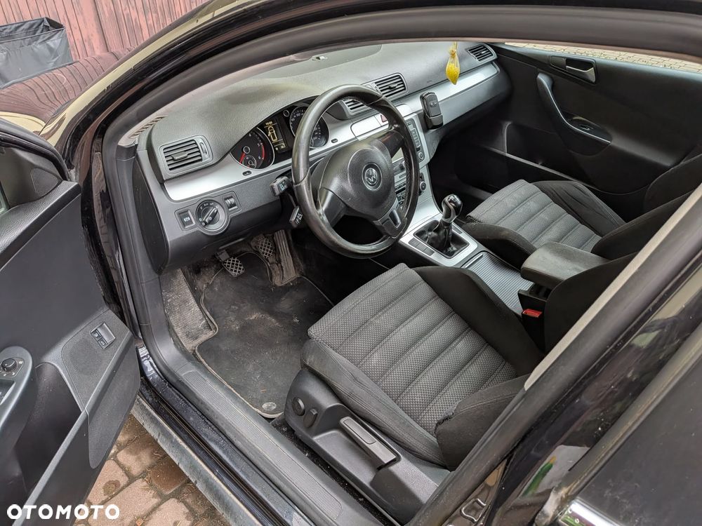 Volkswagen Passat 2.0 TDI Highline R-Style - 12