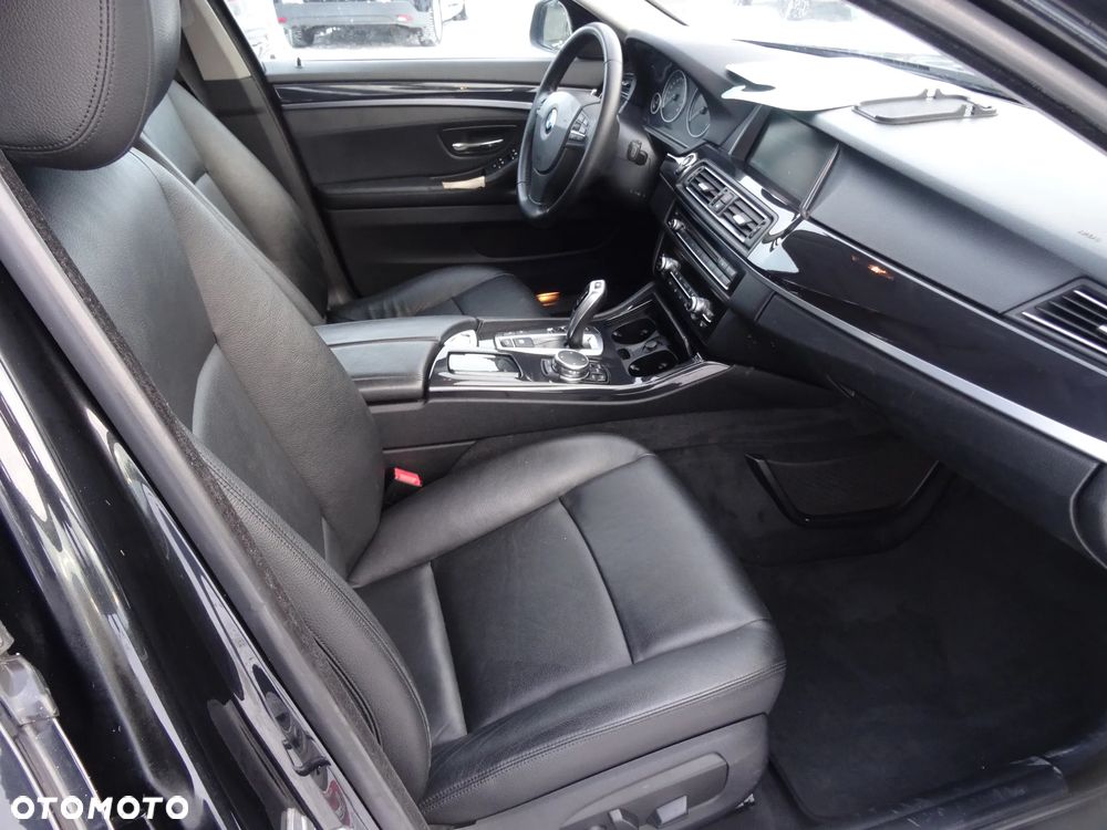 BMW Seria 5 525d xDrive Sport-Aut - 14