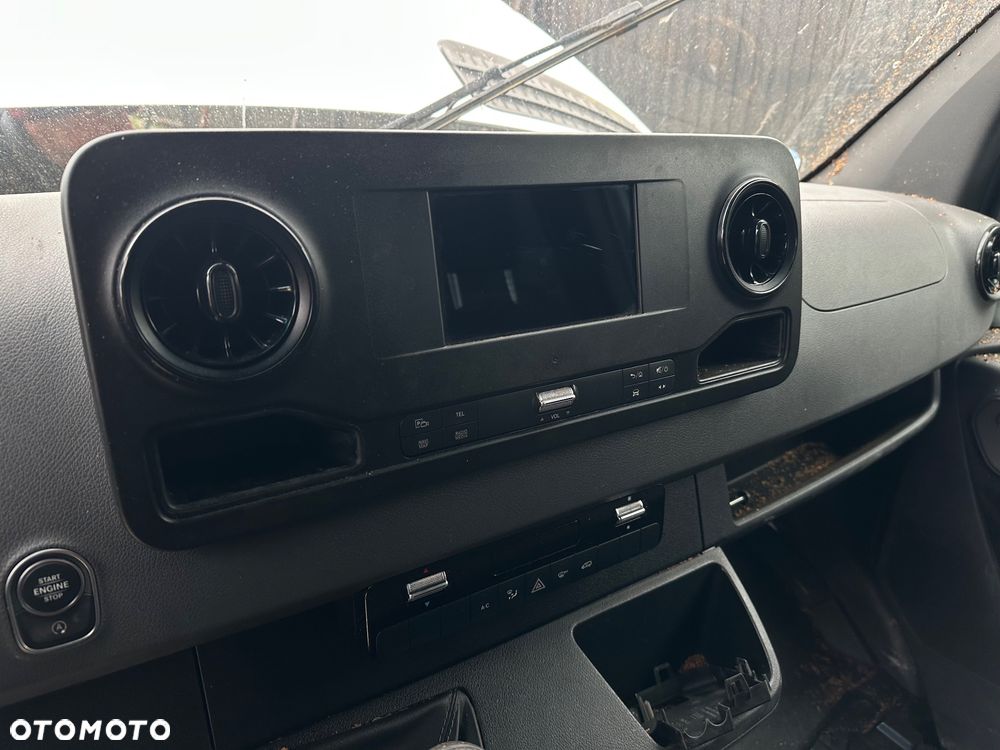 Mercedes-Benz Sprinter - 14