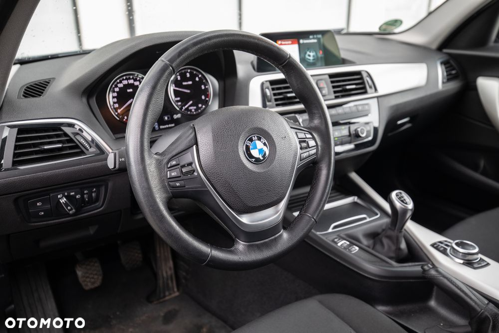 BMW Seria 1 118d - 32